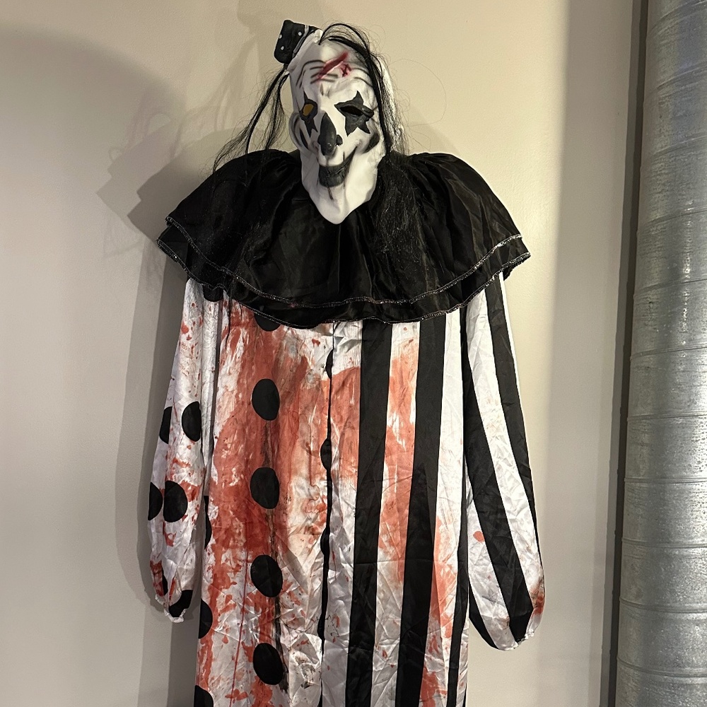 Killer Clown Complete Costume w/Fake Blood - Halloween